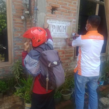 LABELISASI PENERIMA MANFAAT PKH DI DESA LEBUAWU